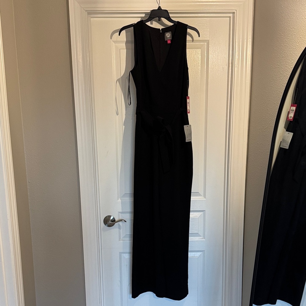 Vince Camuto black sleeveless v-neck jumpsuit, size 6